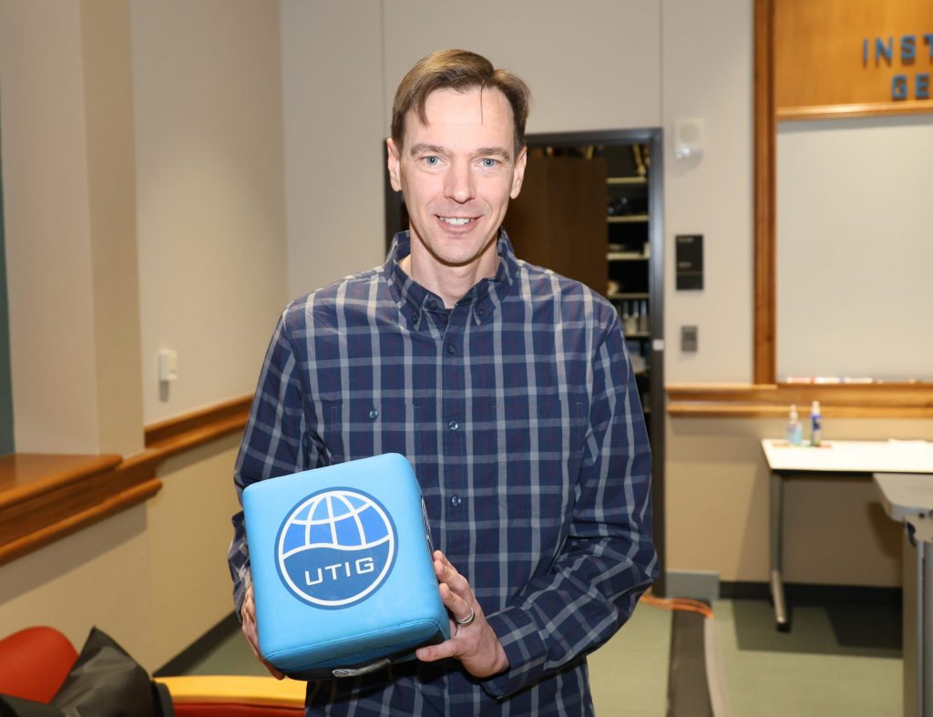 David Shelley holds the UTIG cube before his seminar talk